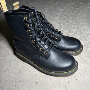 Dr. martens Black Leather Lace-Up Boots size 7